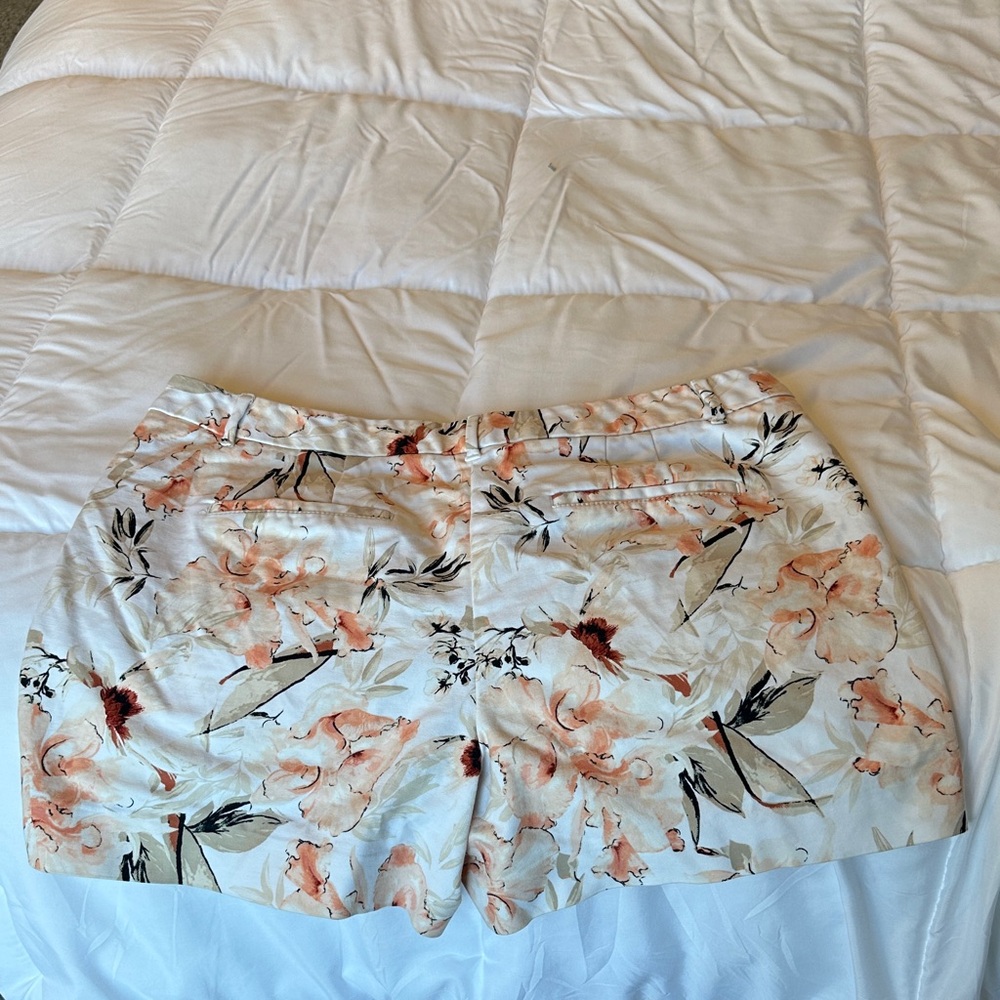 2 pair : White House Black Market 5” SHORT - Picture 9 of 11